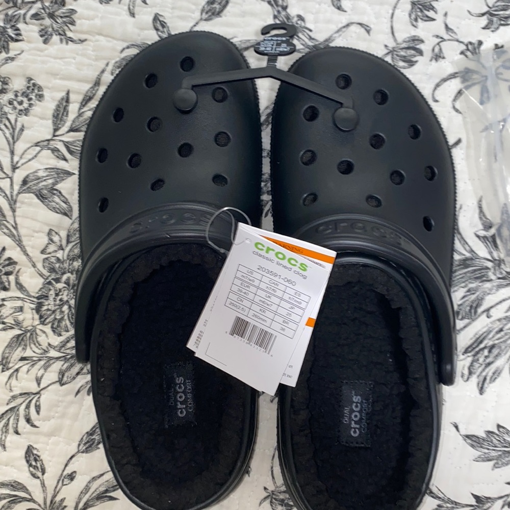 NWT Black Classic Lined Fleece Clog